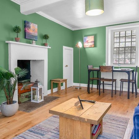 Charming Apartment In The Old Town Единбург Екстериор снимка