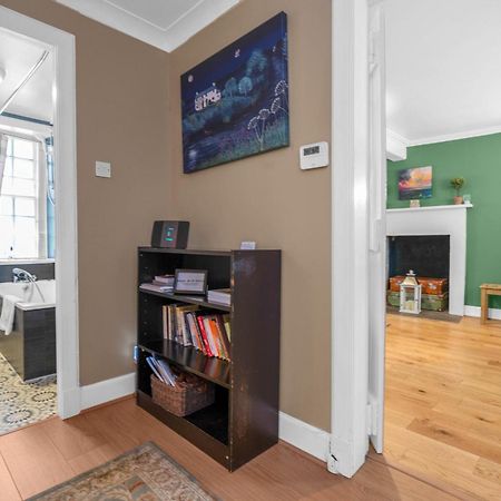 Charming Apartment In The Old Town Единбург Екстериор снимка