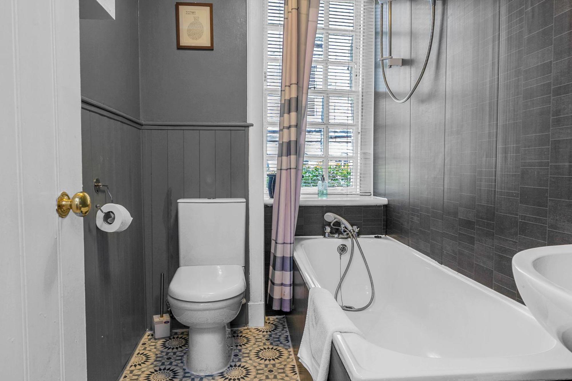 Charming Apartment In The Old Town Единбург Екстериор снимка