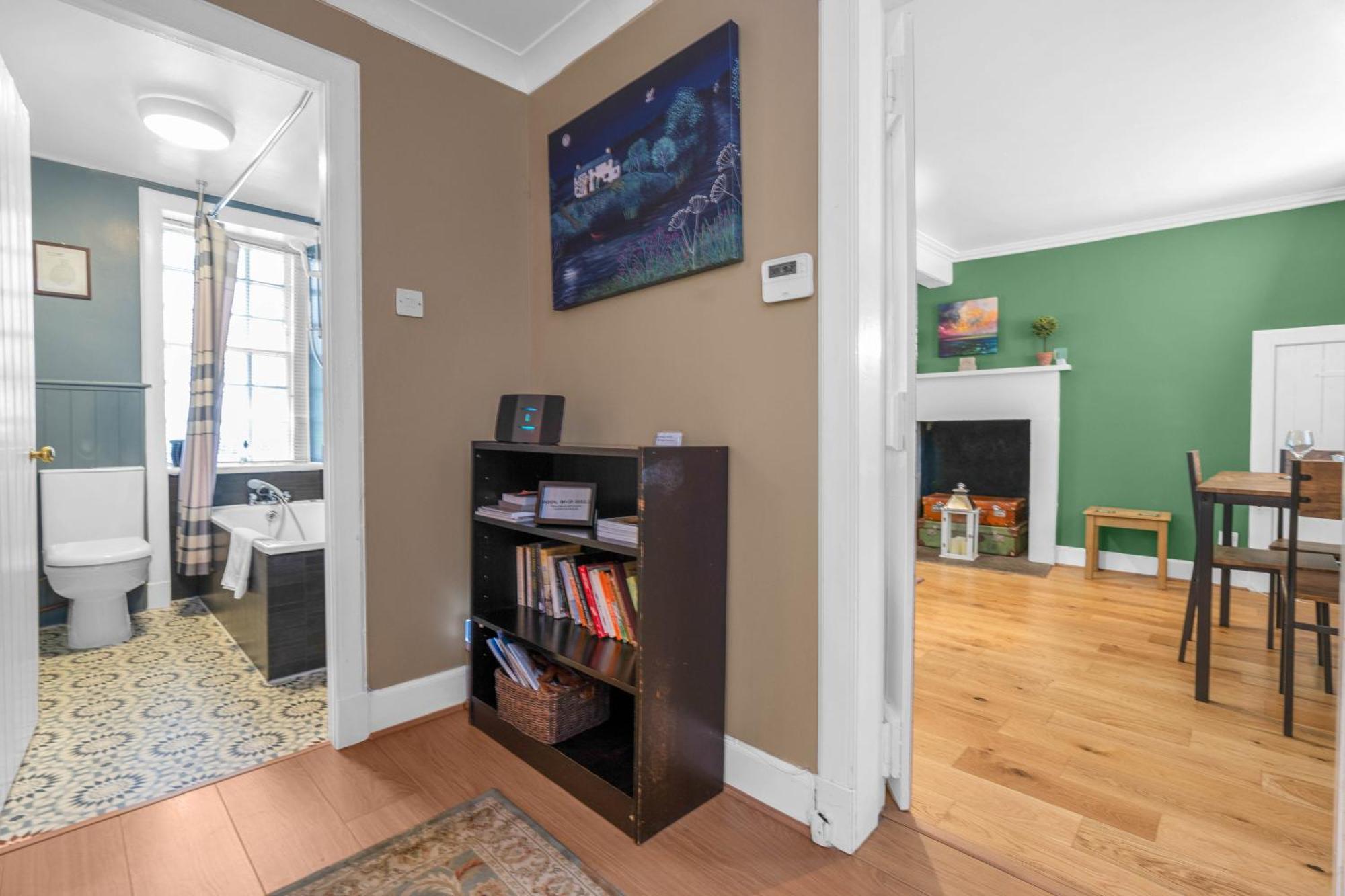 Charming Apartment In The Old Town Единбург Екстериор снимка
