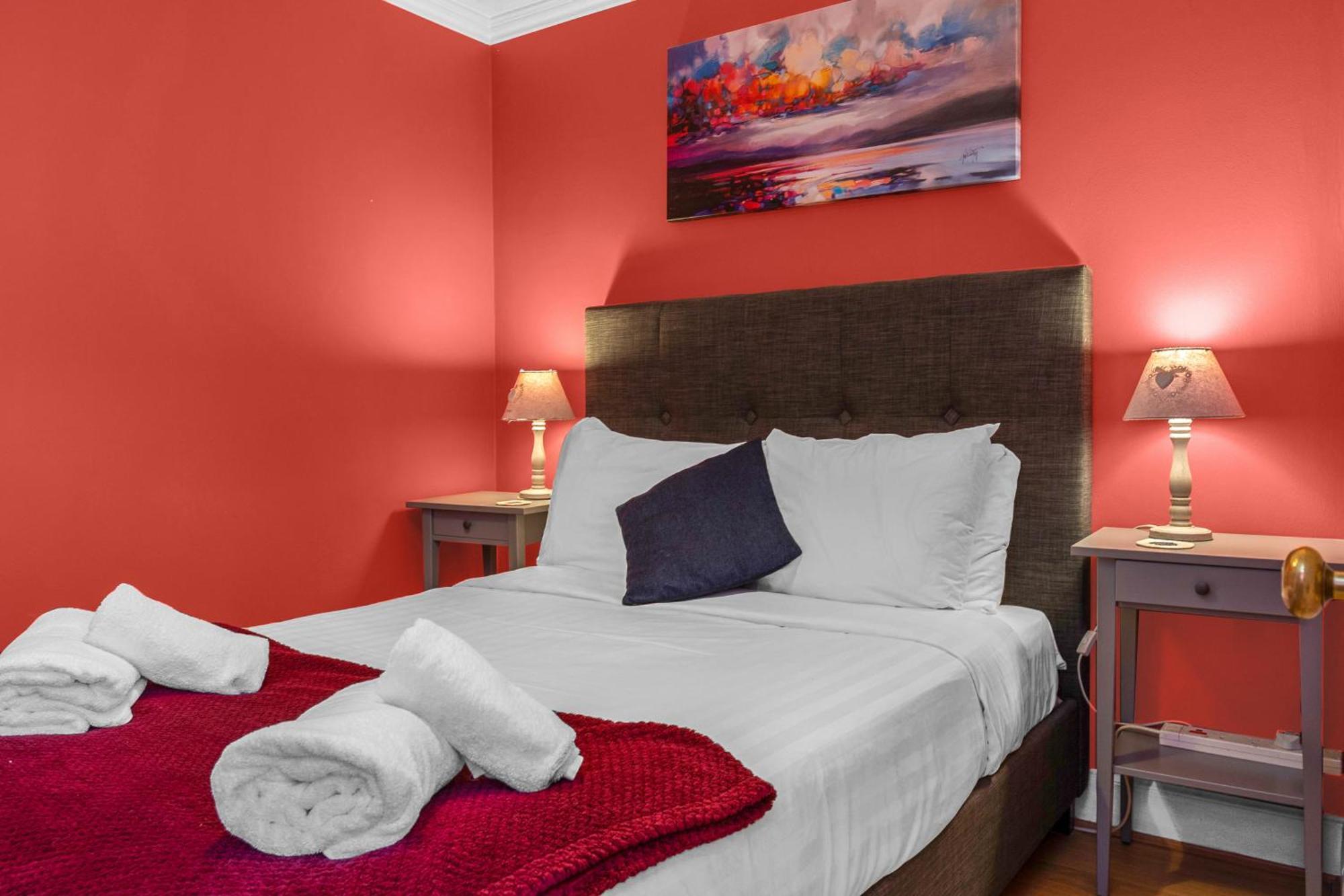 Charming Apartment In The Old Town Единбург Екстериор снимка
