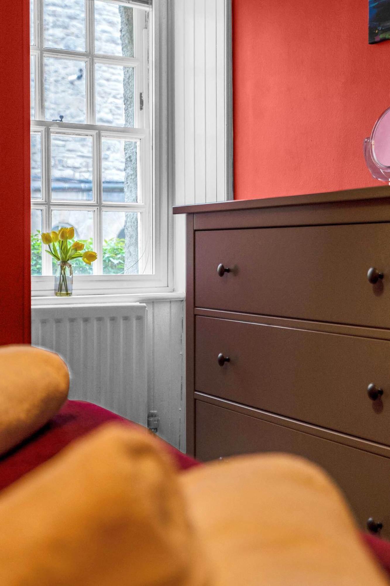 Charming Apartment In The Old Town Единбург Екстериор снимка