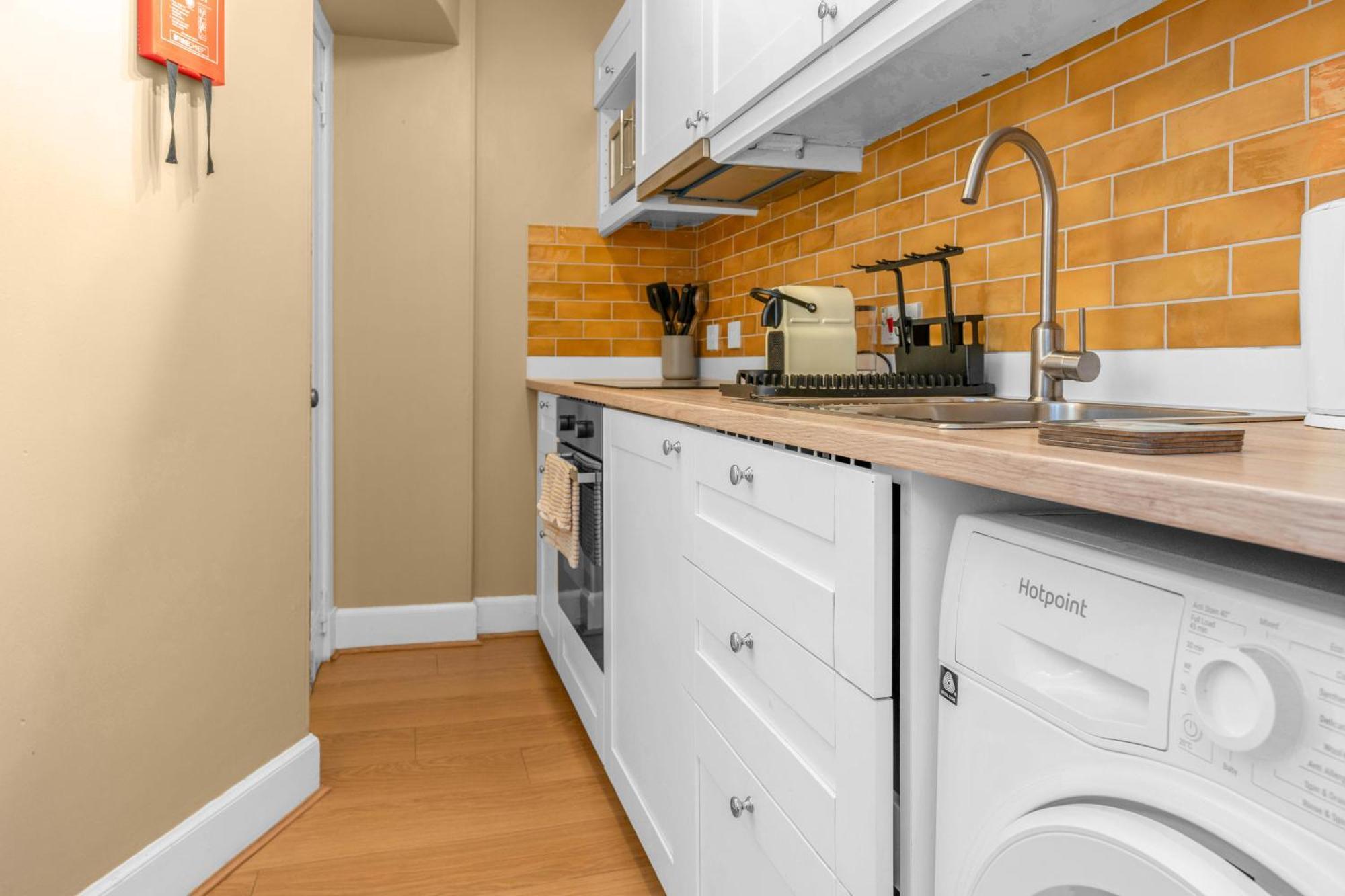Charming Apartment In The Old Town Единбург Екстериор снимка